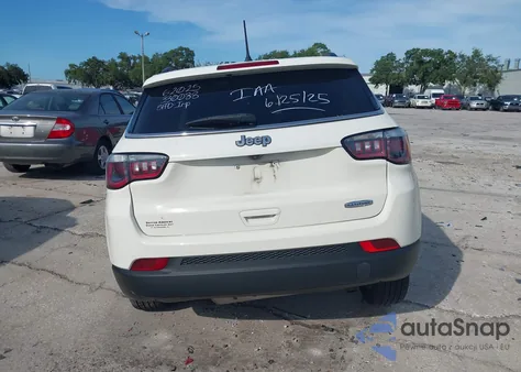 2019 Jeep Compass Latitude Fwd z USA, uszkodzony, nr VIN 3C4NJCBB3KT676807